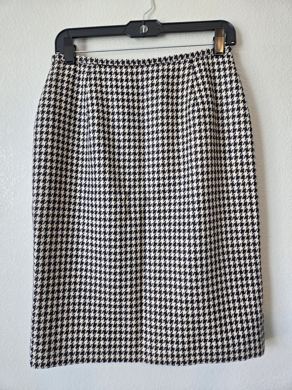 Jones New York Black & White Houndstooth Wool Pencil Skirt Quiet Luxury